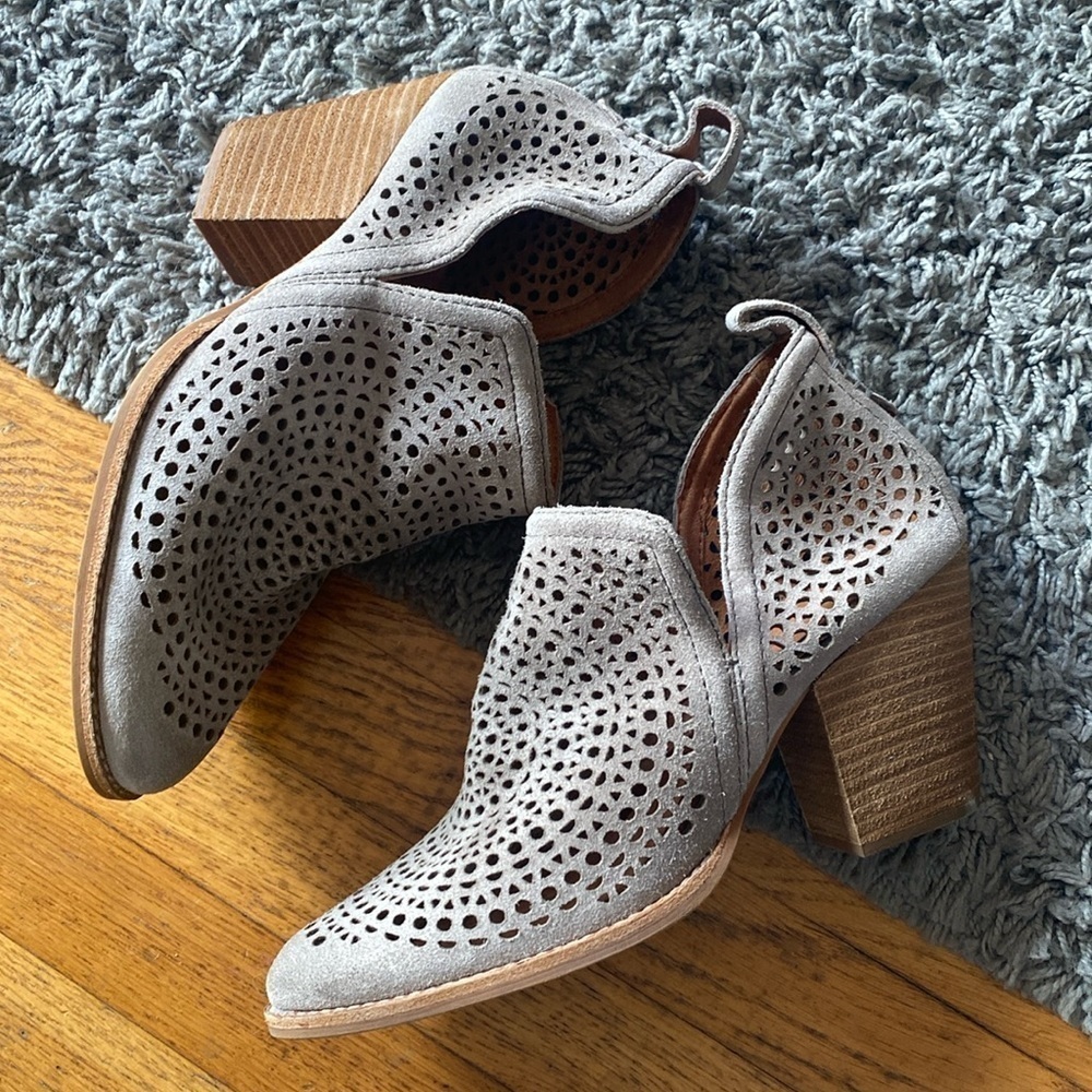 Jeffrey Campbell Rosalee suede perforated Booties sz 10